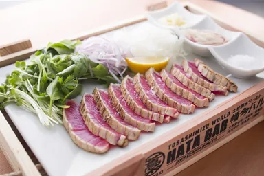 土佐まぐろのハラボ藁焼きたたき