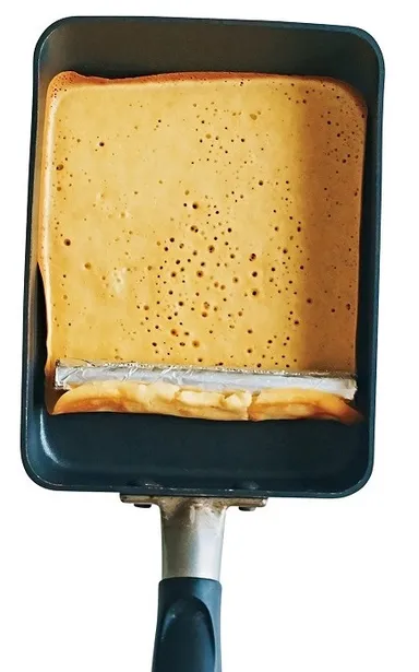 生地を薄く焼き上げて、バウムクーヘンも作れます