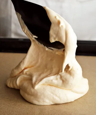 「パンビー」：生地を直接天板にのせて焼き上げます。型がいらない手軽さも魅力