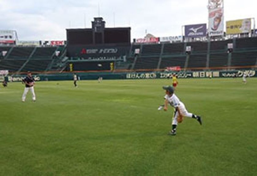 阪神甲子園球場スタジアムツアー 特別イベント
「甲子園球場でキャッチボールをしよう！」を
11月4日（土）に開催
～親子、友達、夫婦、カップルなどふたりの記念に～