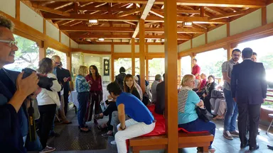 茶会にはモナコのVIPらが招待された