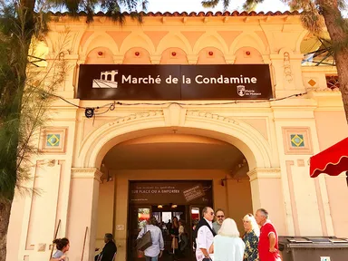 マルシェの屋内施設(ホール)