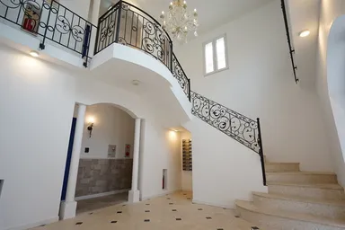 パリに憧れた豪華なエントランス