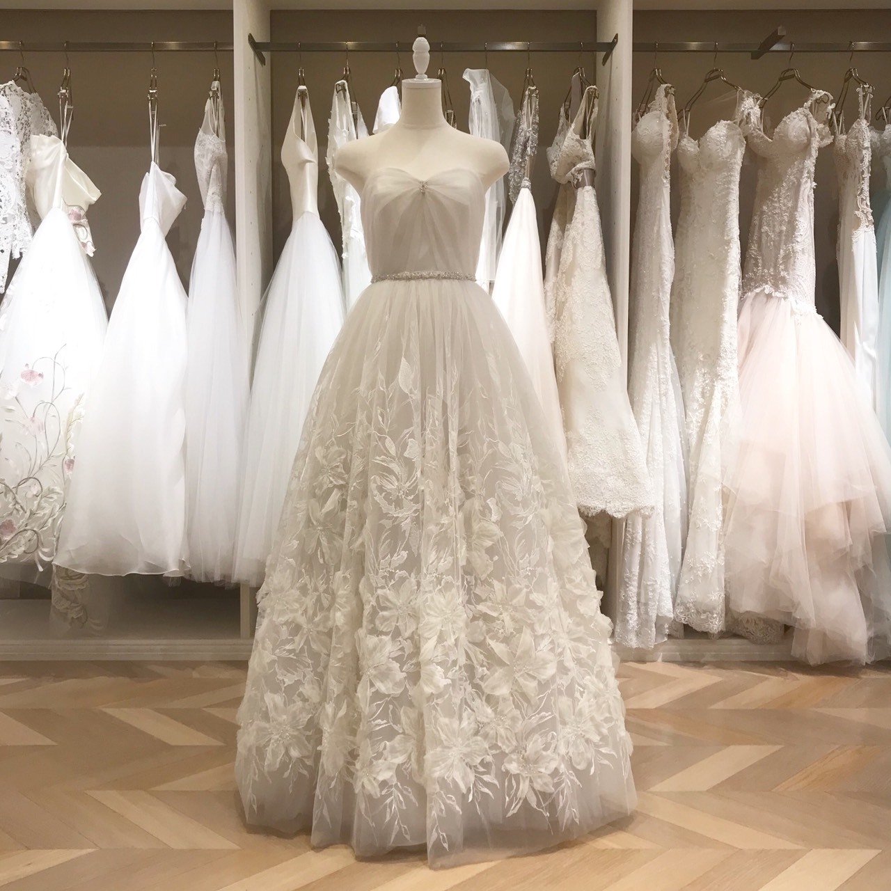 Couture Wedding Salon “MAGNOLIA WHITE”ロンドンのウエディングドレス 