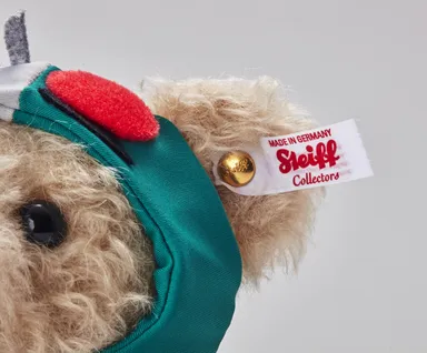 シュタイフ×仮面ライダー1号　左耳のシリアルナンバー