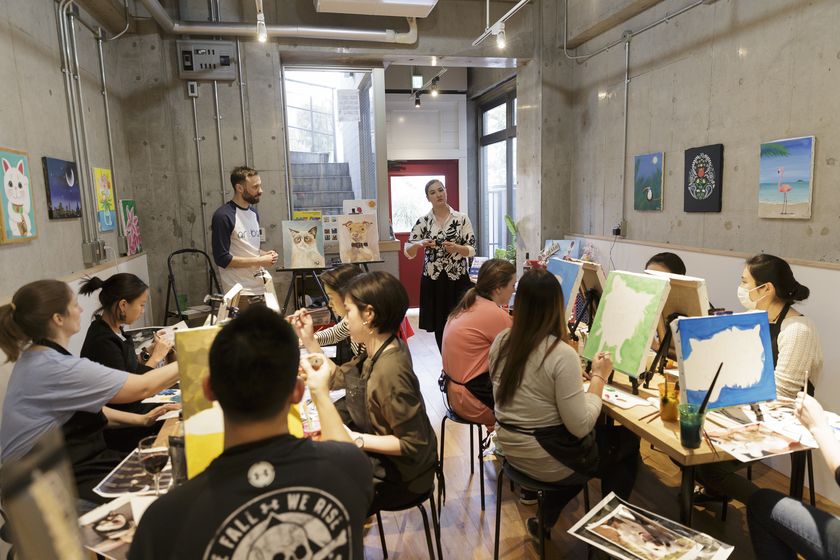 “ワインを飲みながら冬の絵を描く”大人の愉しが代官山に登場
～全米で1,000店舗以上展開のArtbarを日本でも体験～