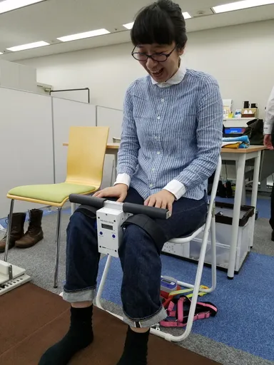 筋力測定(内転・外転筋)