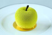 フォトジェニックな「原宿りんご」11月7日発売　Instagramで人気のスイーツ　ヨーロッパのトップパティシエたちがつくる、まるで本物のフルーツのようなケーキを原宿で再現