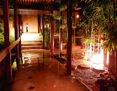 竹林の小路を進み今宵のお部屋へ