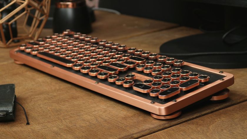 タイプライターの「カチッ」を再現した
ヴィンテージ感溢れる高性能キーボード
「Azio Retro Classics」を
パソコン工房 AKIBA STARTUP にて展示開始しました！