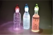 光るペットボトル
