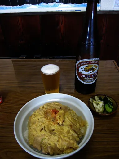 駅前食堂で瓶ビール