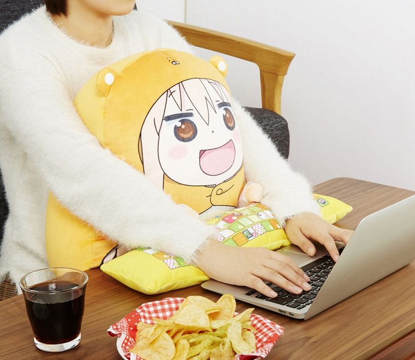 人を干物妹にしてしまう！？ 干物妹！うまるちゃんR PCクッション　使用イメージ1