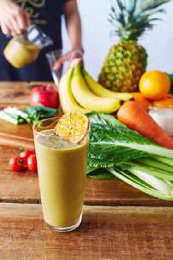 約1食分の野菜が1杯で摂れる人気商品
「ベジフル サラダスムージー」が
更においしく、更に体にやさしくリニューアル！
～「甘酒」を加え、美容・美肌効果や整腸効果をプラスしました～