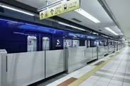 相鉄線横浜駅に設置されたホームドア