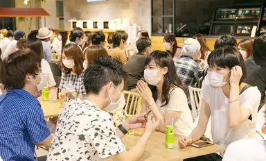 マスクをすれば自然と笑顔に