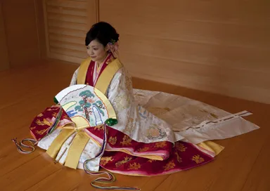 十二単　神社ロケ　神楽殿