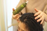 薬用頭皮ケアエッセンス「uruotte ハーバルエッセンス」がヤマノサロンオブビューティーのオーガニックヘッドスパに採用