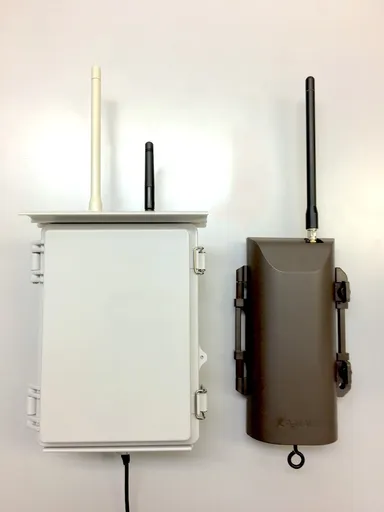 オリワナ通信：親機(左)、子機(右)