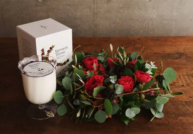 ステムベースキャンドル（ソワレ）とアレンジメントのセット 価格：32,400円（本体価格　30,000円）