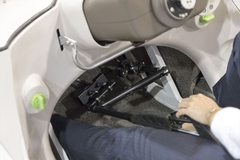 ライドスタジオCamatte(カマッテ)に
下肢障がい者用の手動運転装置を導入