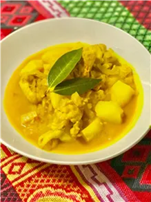 鶏肉とジャガイモのスパイス煮込み（和泉キャンパス）