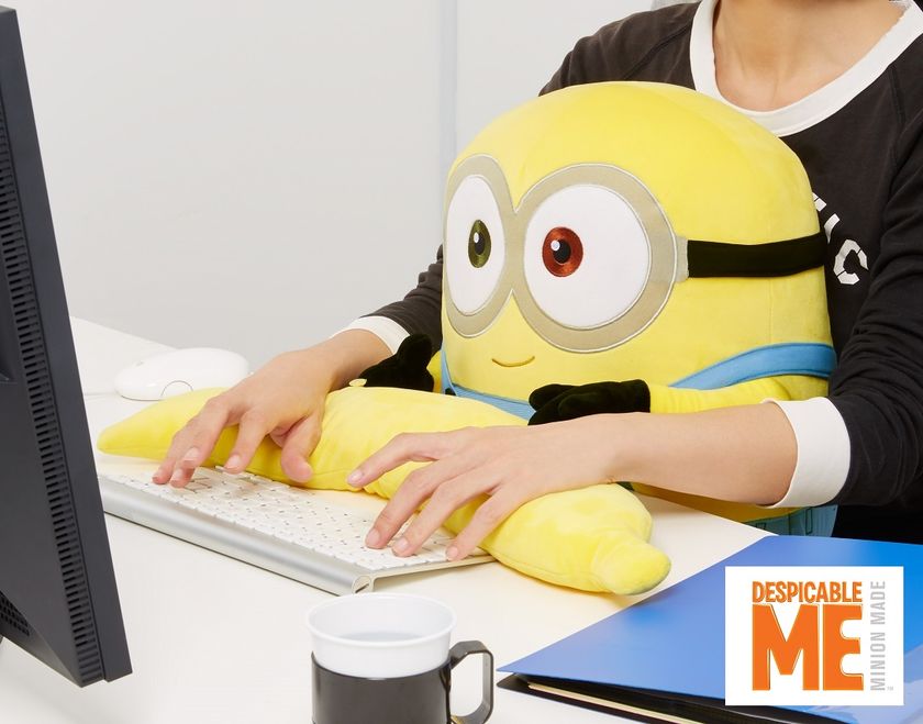 「ミニオンズ」の一番人気“ボブ”がPCクッションに！
アームレストは好物のバナナ型