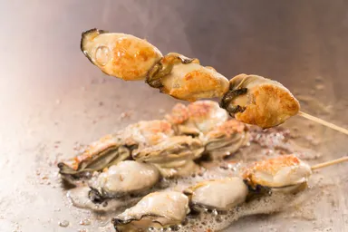 大粒かきの鉄板串焼き