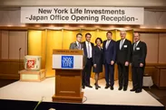 （左から）日本代表の水鳥達夫氏、NYLIMインターナショナル会長のナイム・アブー・ジャウデ氏、NYLIM CEOのイエ・シン・ホン氏、駐日米国大使のウィリアム・F・ハガティ氏、ニューヨークライフCIPのアンソニー・マロイ氏、NYLIM International 副会長兼NYLIM  Asia取締役を務めるジョン・グレイディ氏