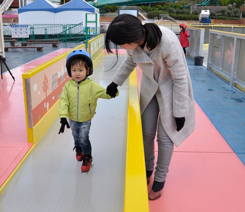 ひらかたパーク アイススケートと
雪あそびが自由に楽しめる!
『ウインターカーニバル』12月1日(金)オープン