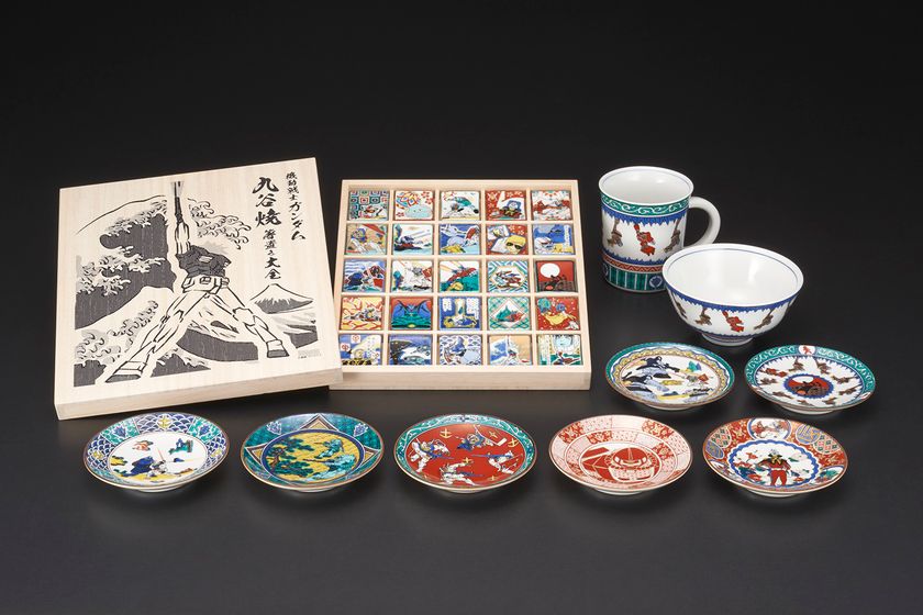 僕が一番“九谷焼きガンダム”を上手く使えるんだ！
ガンダム名場面25種を五彩で描写した箸置きセットが登場