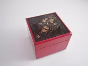 金沢の高級漆金蒔絵にグランバーガーメレダイヤを嵌め込んだベルギー王室献上品の宝石箱