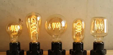 日本の調光器に合わせ基盤を独自開発