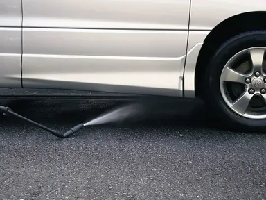 車の下回りに便利な「アンダーボディスプレーランス」