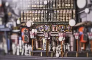 シャドウボックスアーティスト　大橋 禾苗 原画をもとに7～8枚の紙を重ねて作るシャドウボックス。本場ヨーロッパにおいて高い芸術性が認められているシャドウボックスの日本における第一人者。日本ならではのモチーフで作る作品は圧巻。