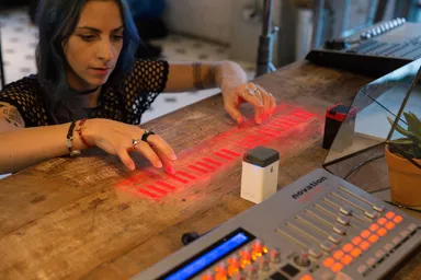 スタジオで製品を使用