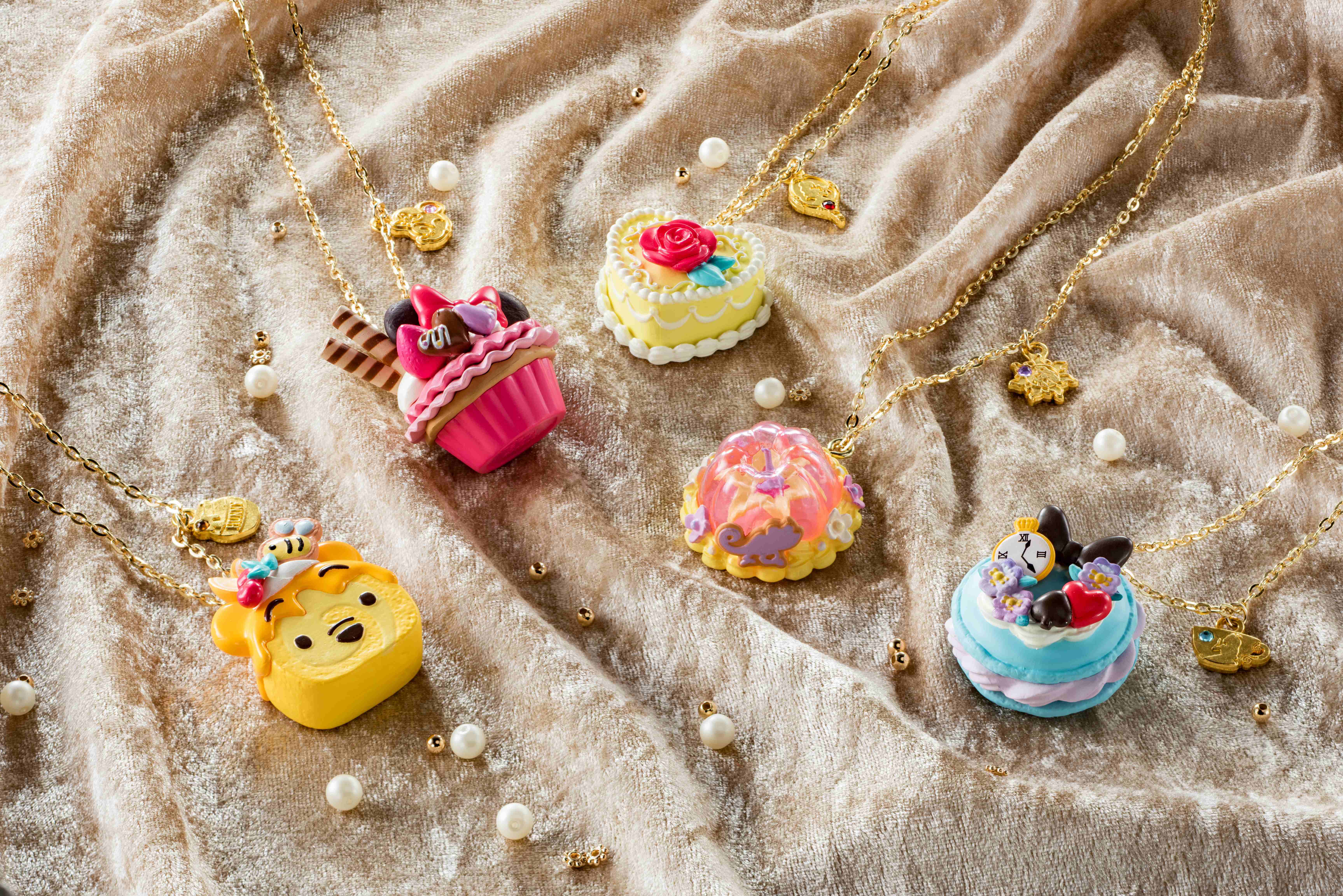 ミニーやプーさんなどディズニーキャラクターが スイーツ型ネックレス になってお菓子売場に登場 株式会社バンダイ キャンディ事業部のプレスリリース