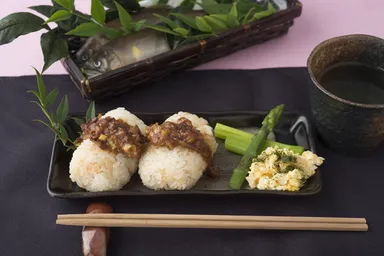 団体部門準グランプリ「タイムスリップ！ 郷（ふるさと）の宝物～鮎ご飯 with お茶マヨアスパラ～」