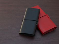 引き算の美学から生まれた、まったく新しいスタイルのレザーケース「MYNUS TOCHIGI LEATHER CASE」を12月21日発売