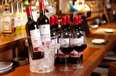 「20年熟成ワイン飲み放題」イメージ