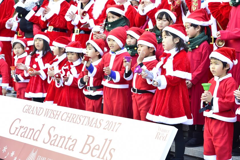 サンタクロース約700 人によるハンドベル演奏
「Grand Santa Bells」を開催しました！