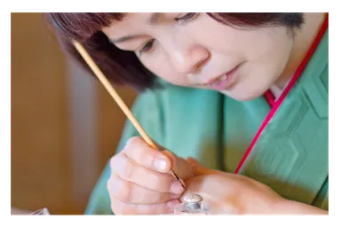 薩摩志史』絵付け師 室田志保さん