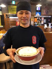 関西初！？正月限定で「おしるこラーメン」を販売　スープにあずき、トッピングに生クリームの絶妙タッグ