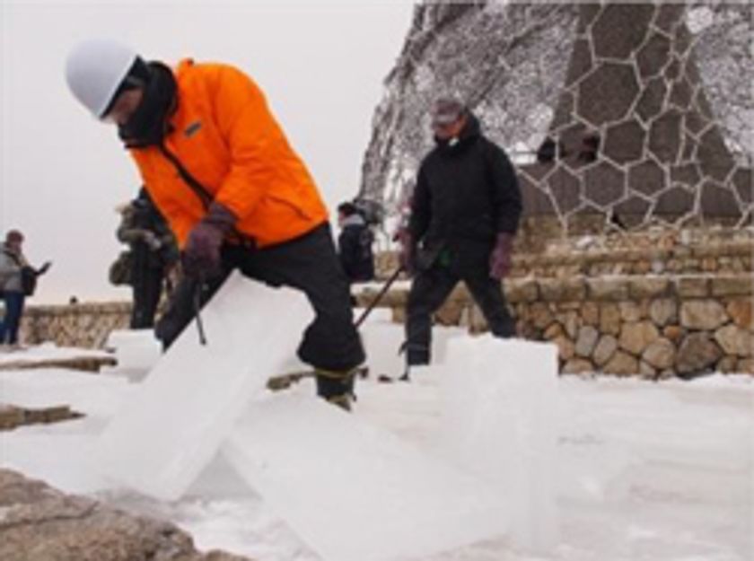 六甲山の冬の風物詩「氷の切り出し」を
大寒の1月20日（土）10時から行います！