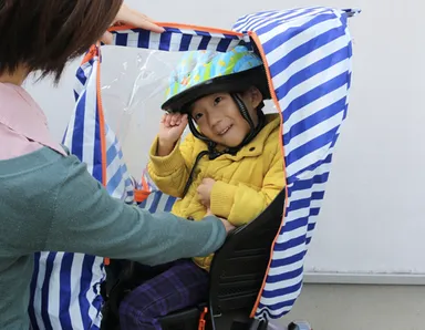 リアカバーのサイドからの載せ降ろし