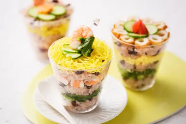 お赤飯カップ寿司