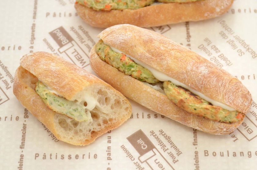 冷めても“まるで焼きたて”なパンの第2弾！
「豆乳フランスサンド(豆腐ハンバーグ)」登場　
1月12日(金)～2月11日(日)全国82店舗にて期間限定販売