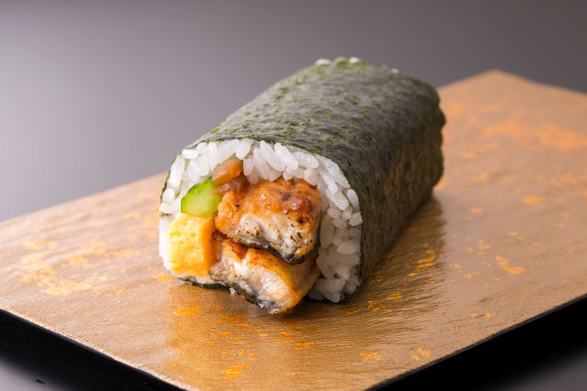 「にぎりの徳兵衛」「海鮮アトム」「廻転寿司海へ」
今年の恵方は南南東!
無病息災・家内安全・商売繁盛のご祈祷海苔を使用!
『徳(めぐむ)恵方巻』