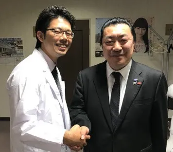 中村とワイヴァンズオーナー吉村氏