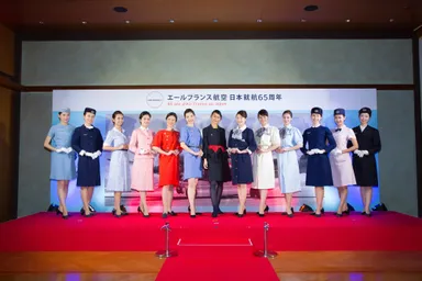 勢ぞろいしたエールフランスのユニフォーム